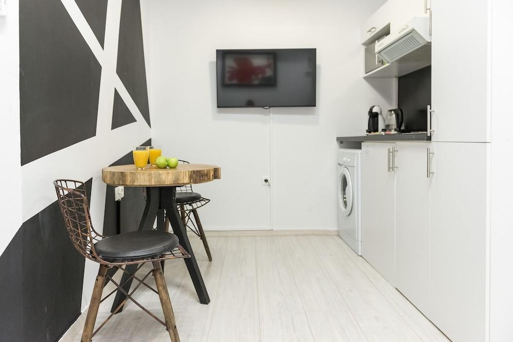Acropolis Cozy Studio By Livin Urbban Athena Bagian luar foto