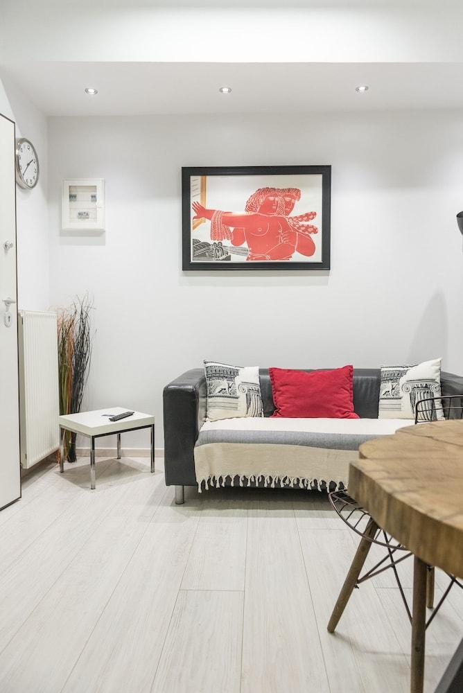 Acropolis Cozy Studio By Livin Urbban Athena Bagian luar foto